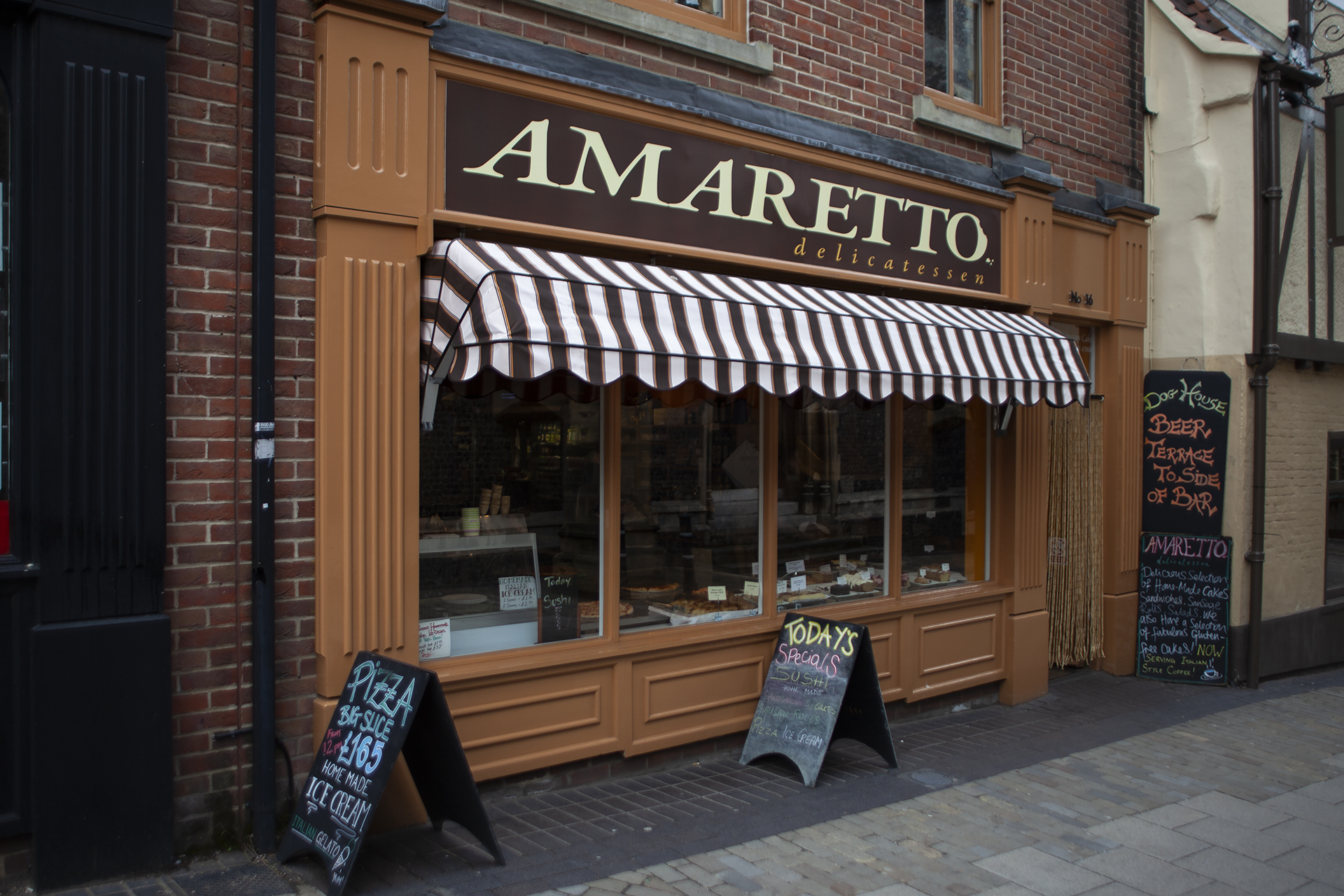 onafez design amaretto deli norwich esterno